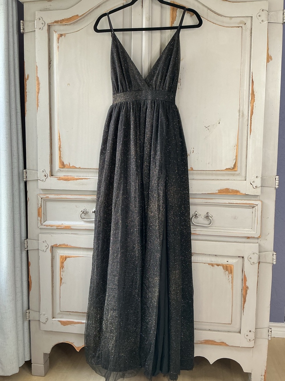Showpo | Angelina Plunge Neck Black Gold Glitter Maxi Dress Formal Gown US 6 NWT - Picture 2 of 11